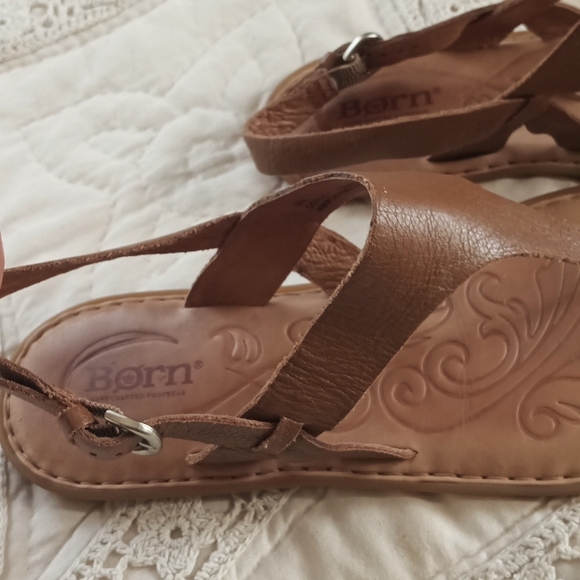 Women's BORN Brown Leather Sandals Size 8 Ankle Strap - Picture 3 of 8